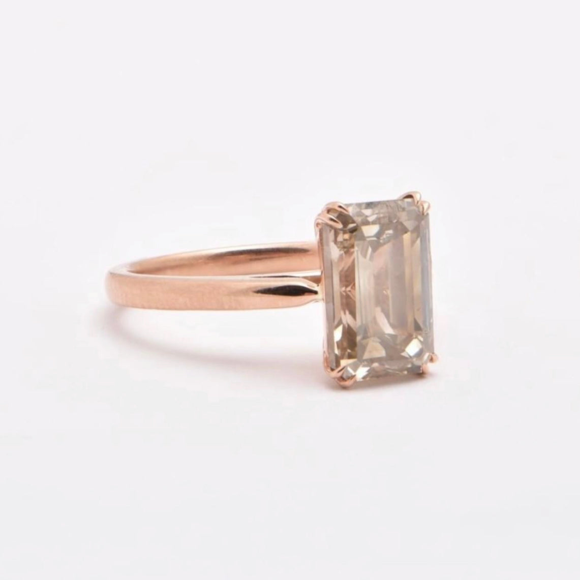 4.00CT EMERALD FANCY DIAMOND 18CT ROSE GOLD RING